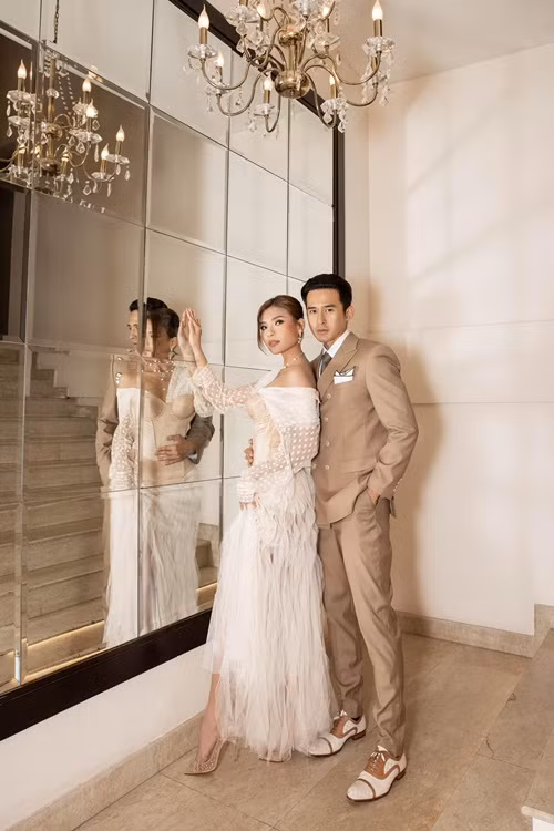 Trong khi Thúy Diễm thường tránh, không xem những cảnh tình cảm của chồng và bạn diễn, Lương Thế Thành có thể thoải mái ngồi xem cảnh vợ tình tứ với bạn diễn nam vì chỉ tập trung vào diễn xuất của vợ.