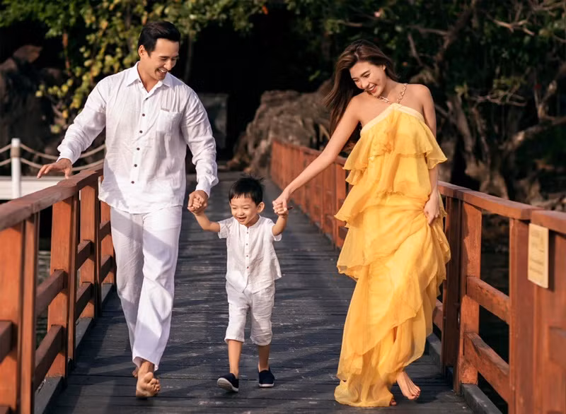 Đầu năm nay, Lương Thế Thành và Thúy Diễm vướng tin đồn mâu thuẫn. Nhanh chóng, Thúy Diễm đăng ảnh bên chồng để đập tan tin đồn.