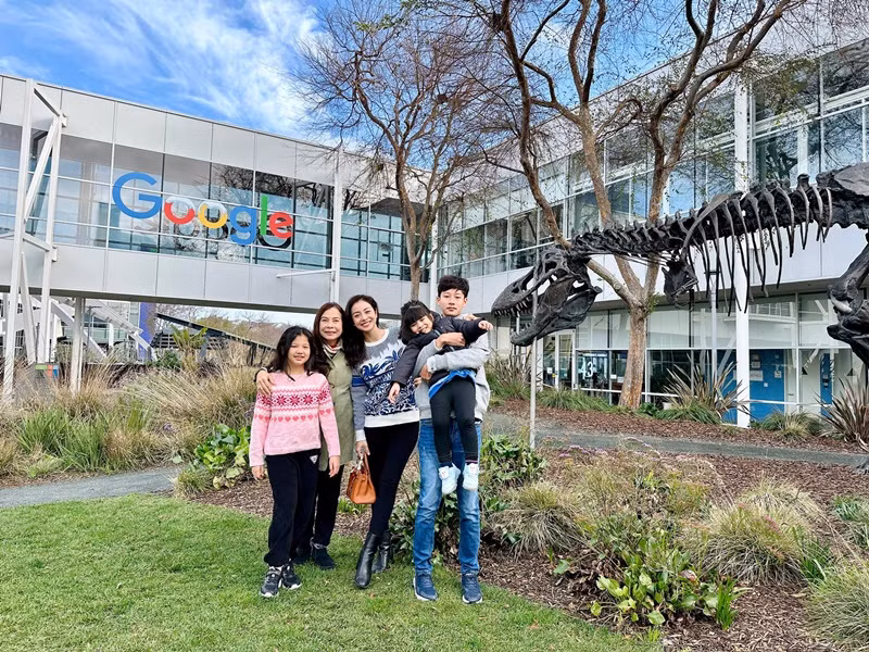 Jennifer Phạm khoe ảnh Bảo Nam du xuân cùng gia đình vào năm 2023.