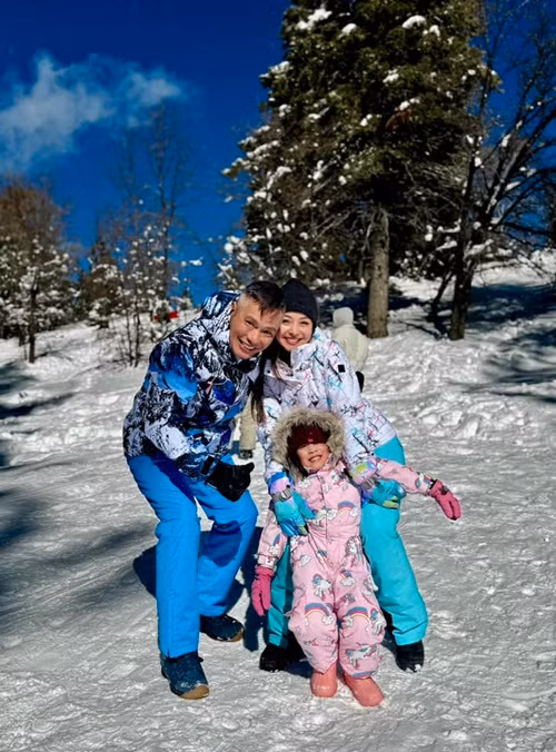 Jennifer Phạm thường gọi chồng là anh bạn thân, anh bạn cùng phòng.