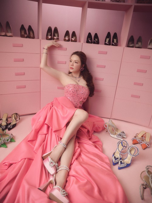 Tờ South China Morning Post từng có bài viết về Lý Nhã Kỳ. Tờ này cho hay, cô có cuộc sống như mơ nhờ sở hữu khối tài sản 17 triệu USD.