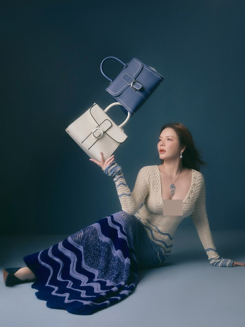 Ở biệt thự của Lý Nhã Kỳ có đến 2 phòng chỉ để chứa đồ thời trang.