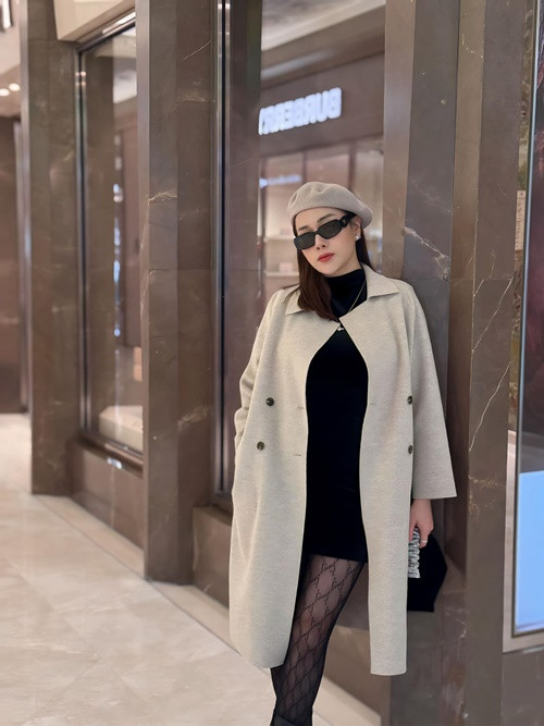 "Bà bầu" Phương Oanh được khen trẻ trung, sành điệu. Ảnh: FBNV.