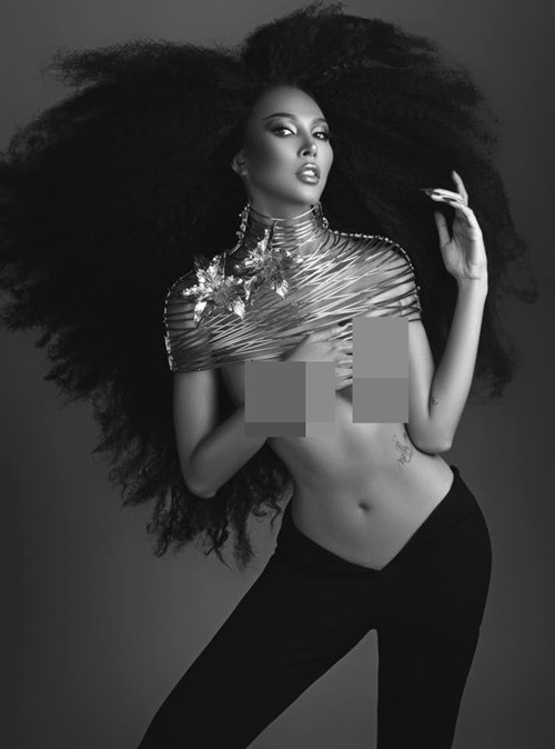 Minh Triệu không ít lần đăng tải hình ảnh bán nude.