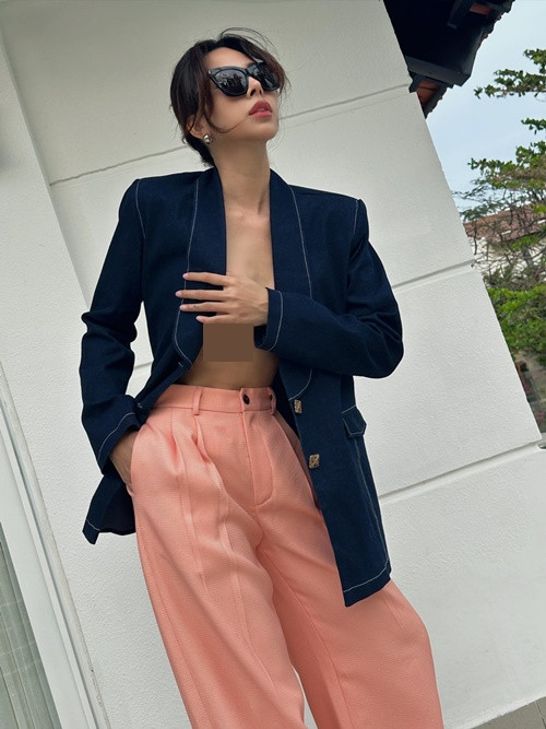 Giống Kỳ Duyên, Minh Triệu cũng chuộng mốt không nội y.