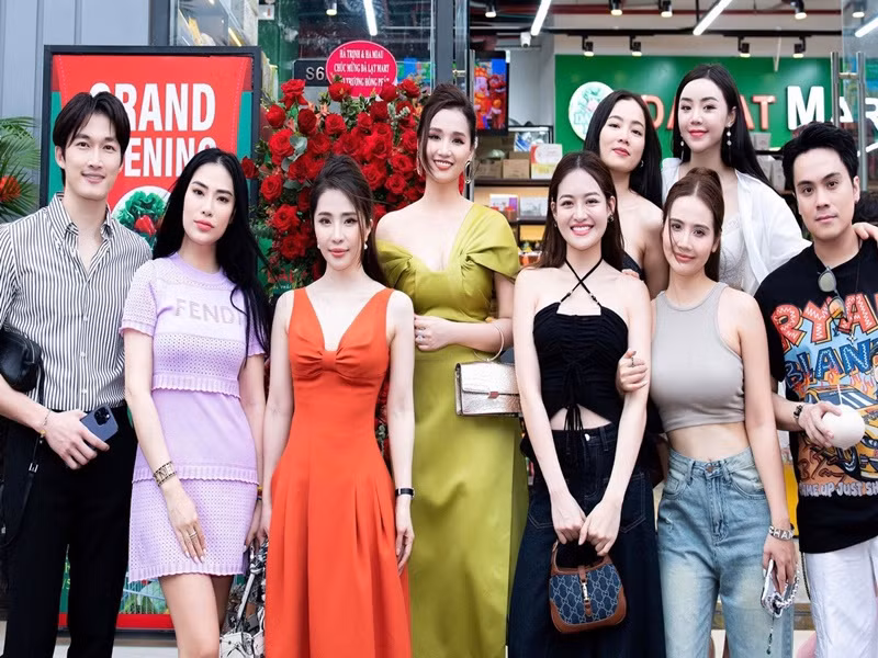 Đình Tú từng khẳng định bản thân rất ít khi nhắc đến chuyện cá nhân, nhất là chuyện tình cảm.