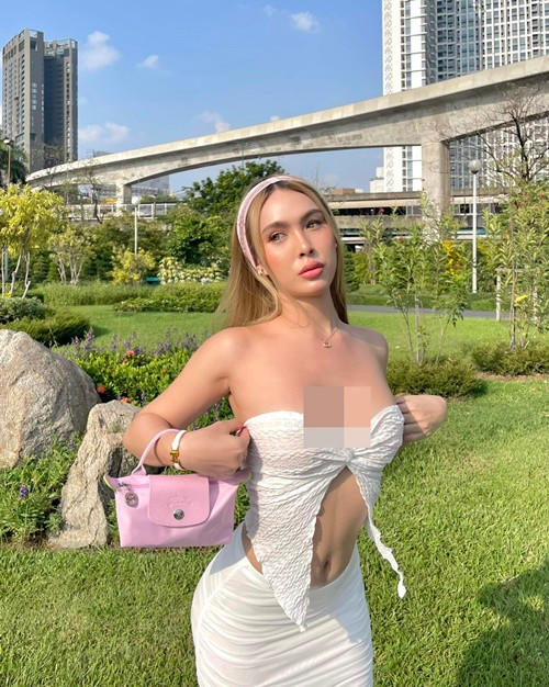 Cô nàng giới thiệu bản thân là một blogger về lĩnh vực làm đẹp.