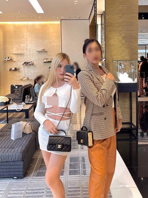 Jossy Berry được nhận xét có vẻ đẹp lai "Tây".