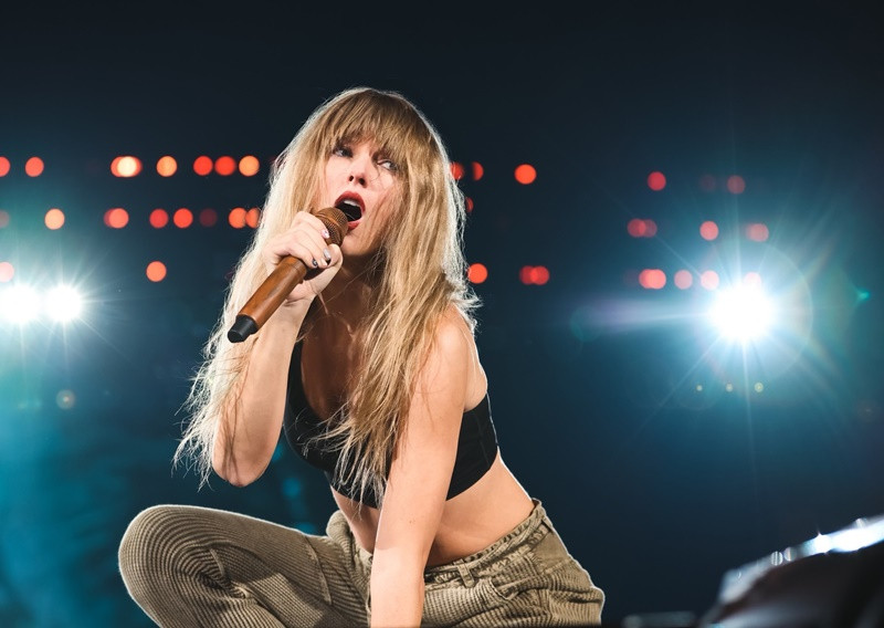 Taylor Swift trở thành ngôi sao tỷ USD của Hollywood, sau các nghệ sĩ Jay-Z hay Rihanna. Ảnh: FBNV.