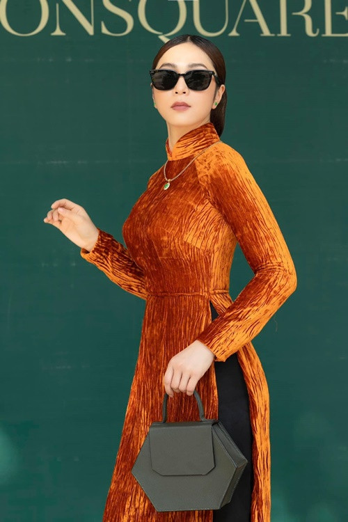 Nữ ca sĩ kín tiếng về chuyện tình cảm.