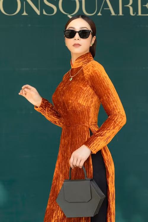 Nữ ca sĩ kín tiếng về chuyện tình cảm.