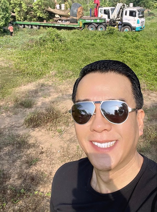 Khi tổ chức đám cưới, Hà Thanh Xuân và doanh nhân Thắng Ngô vướng ồn ào. Nhiều người đặt nghi vấn Hà Thanh Xuân là người thứ ba. Thời điểm đó, "vua cá Koi" phủ nhận, anh cho biết đã ly hôn người vợ đầu tiên trước khi gặp Hà Thanh Xuân. Tháng 10/2023, anh tung bằng chứng để một lần nữa để phủ nhận tin đồn.