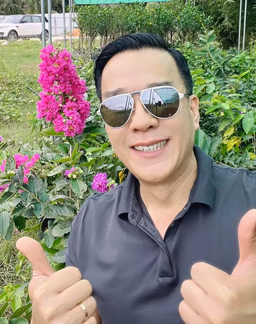 Thắng Ngô từng chia sẻ trên Phụ Nữ Việt Nam, anh bất ngờ về tuyên bố chia tay của Hà Thanh Xuân. Theo "vua cá Koi", vợ anh chỉ bị stress mà thôi.