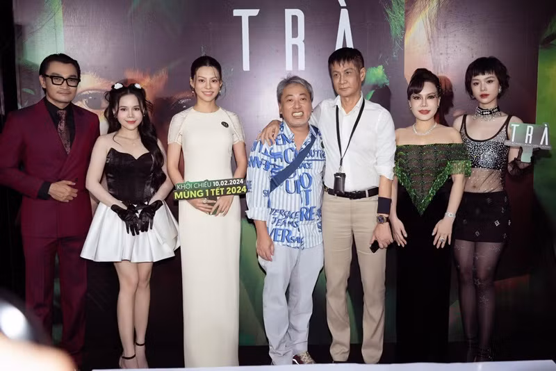 Bùi Lan Hương và Quang Dũng đến chúc mừng phim Tết 2024 của đạo diễn Lê Hoàng.