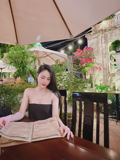 Lương Thu Trang khoe vẻ mặn mà, quyến rũ sau 1 lần sinh nở.