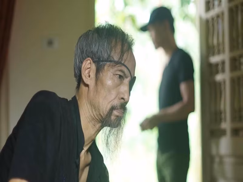 Năm 2017, Chu Hùng gây sốt màn ảnh Việt với vai diễn “bạo chúa” Thế “chột” trong phim truyền hình Người phán xử. Ảnh: VTV.