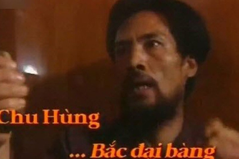 Một trong những vai diễn ấn tượng nhất của nghệ sĩ Chu Hùng là Bắc đại bàng trong phim Cảnh sát hình sự lên sóng năm 2007. Trong phim, ông đóng Bắc đại bàng - tay giang hồ khét tiếng. Ảnh: Tiền Phong.