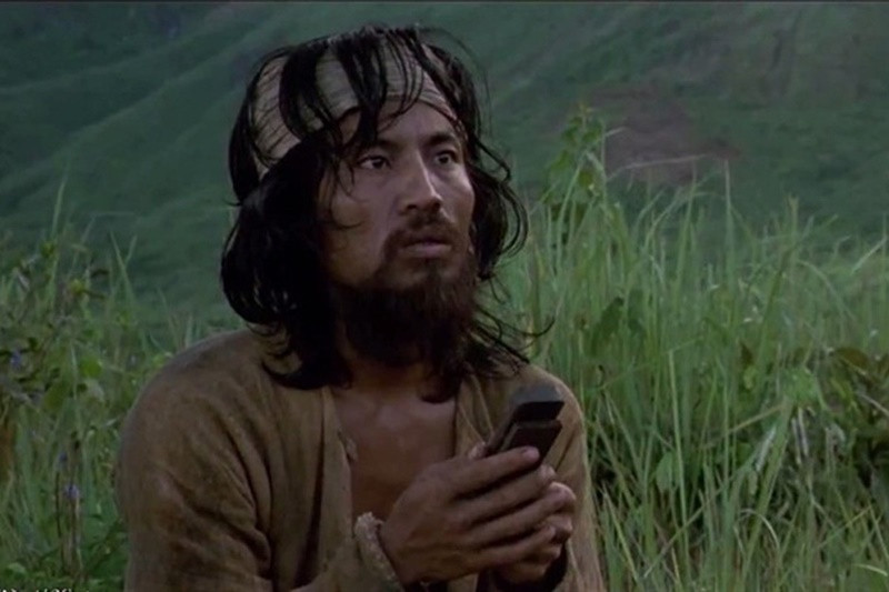 Chia sẻ trên báo Tổ Quốc, Chu Hùng tiết lộ, mặt ông không được hiền lành như nhiều diễn viên khác nên thường được các đạo diễn mời vào vai phản diện, có hơi hướng giang hồ. Ảnh: Phụ Nữ News.