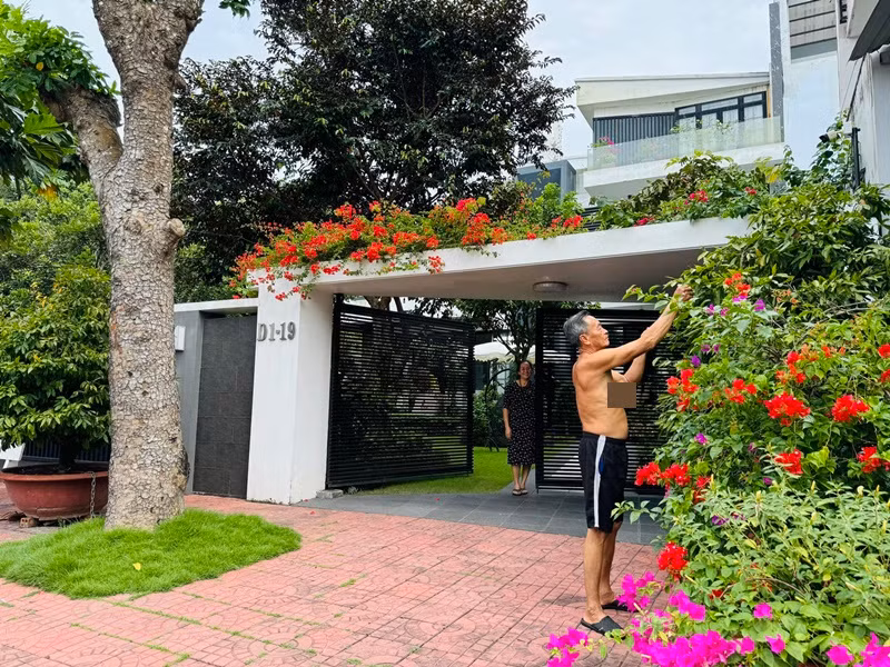 Quốc Trường xây nhà 35 tỷ cho bố mẹ ở Cần Thơ. Tiền mua đất, xây nhà lên đến 25 tỷ. Ngoài ra, anh bỏ thêm 10 tỷ cho phần nội thất.