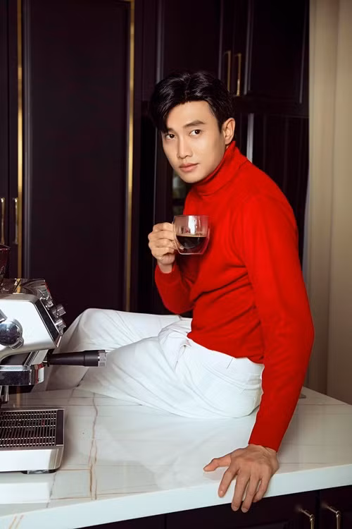 Trong cuộc phỏng vấn trên Vietnamnet năm 2019, Quốc Trường cho biết, anh có 4 mối tình và chuyện tình nào cũng tiếc nuối.