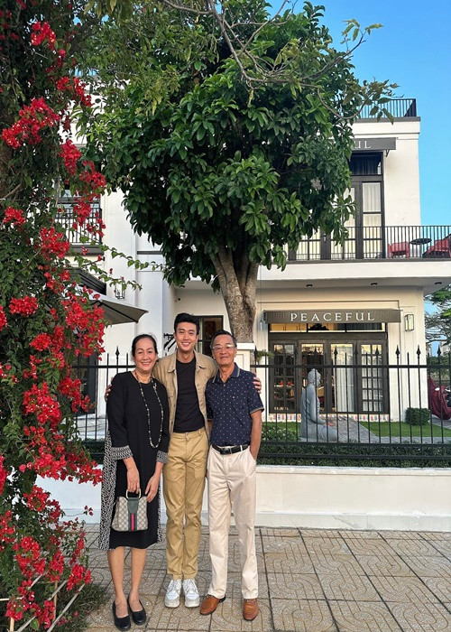 Quốc Trường đang sở hữu một căn biệt thự rộng 305 m2 ở gần Phú Mỹ Hưng (TP HCM).