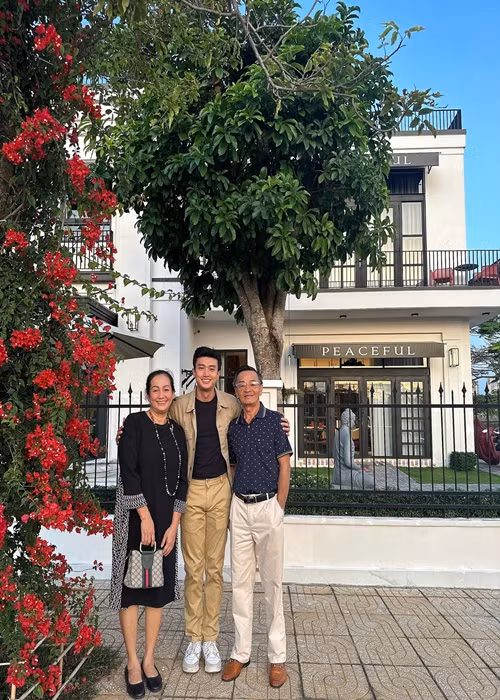 Quốc Trường đang sở hữu một căn biệt thự rộng 305 m2 ở gần Phú Mỹ Hưng (TP HCM).