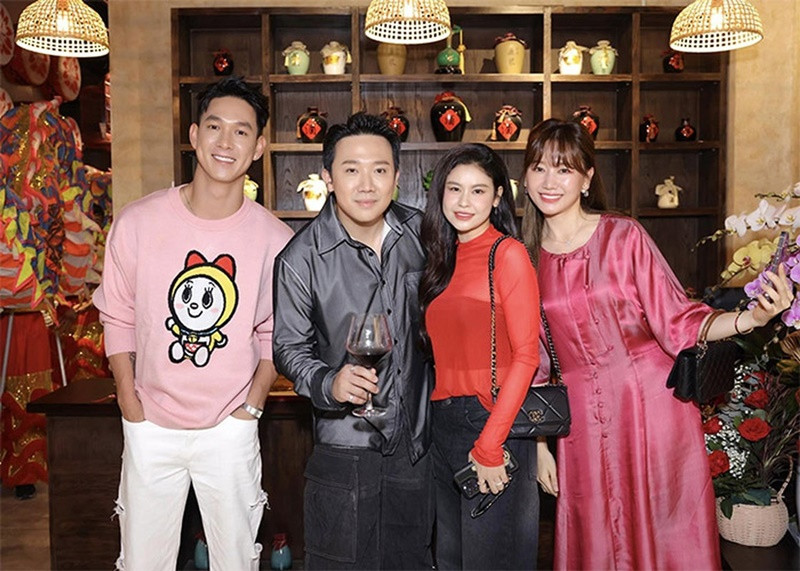 Tuy nhiên, Trương Quỳnh Anh và Song Luân phủ nhận tin đồn tình cảm. Cả hai cho biết, họ chỉ là hàng xóm của nhau. Ảnh: FBNV.