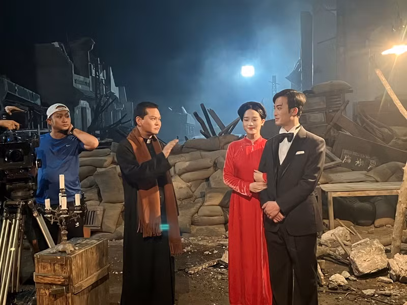 Đào, phở và piano được chiếu rộng rãi sau khi gây sốt.