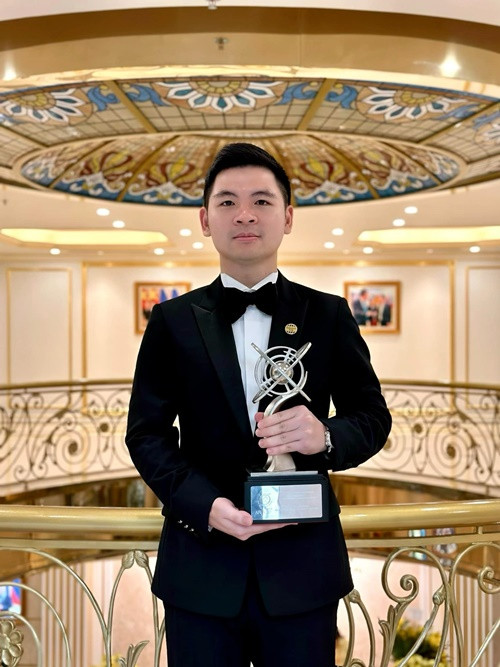 Trong cuộc phỏng vấn với Tiền Phong, Mỹ Linh cho biết, chồng luôn ở bên hỗ trợ cô chăm sóc con dù bận rộn công việc.