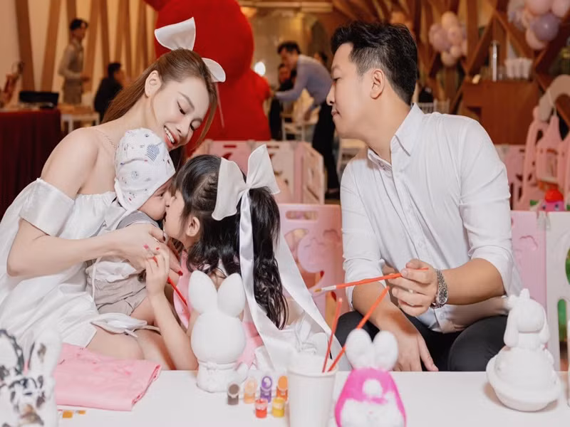 Sự nghiệp thăng hoa, tình duyên viên mãn, Trường Giang - Nhã Phương khiến nhiều người phải ghen tỵ.