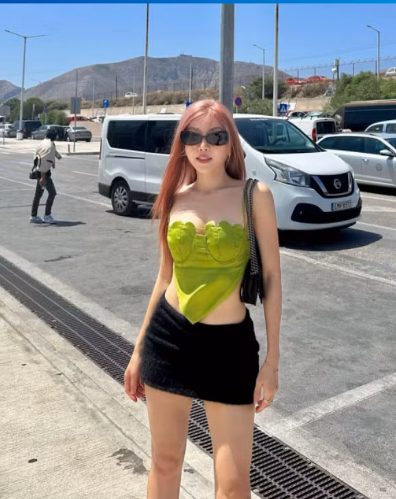 Trang Pháp sở hữu tủ đồ "hack tuổi", sành điệu - Hình 2 Trang Phap so huu tu do