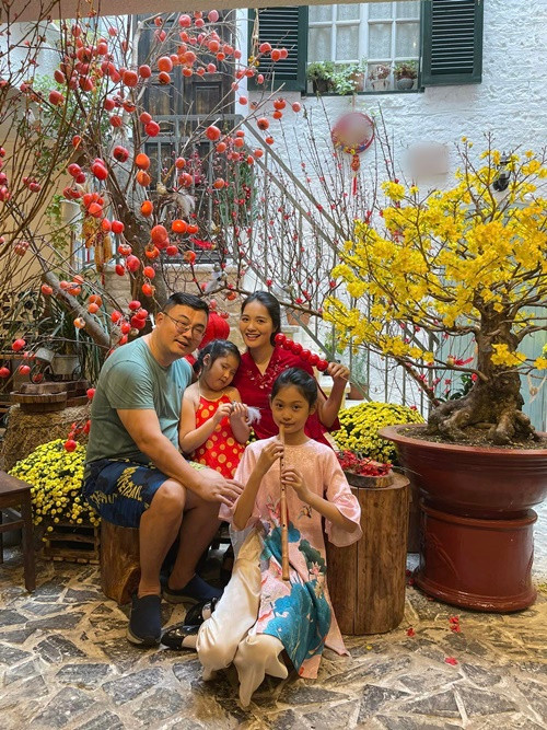 Gia đình nàng hậu đón Tết Nguyên đán 2023 tại Việt Nam.