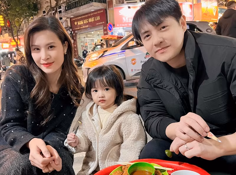 Đông Nhi không đăng tải hình ảnh lộ rõ vòng hai.