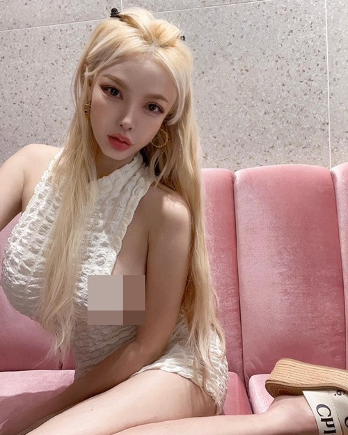 Vòng một “khủng” của hot girl Đài Loan khiến cô nàng có thể trở thành tâm điểm mỗi khi xuất hiện.