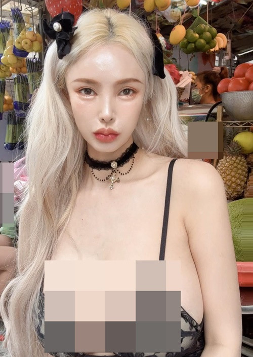 Karen Lin là một trong những hot girl mới nổi tại Đài Loan. Cô sở hữu gương mặt nhỏ nhắn, thân hình chữ S.