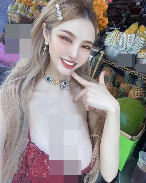 Trang phục đi chợ của hot girl Đài Loan bị nhiều người chê hở hang quá đà, "mặc như không mặc".