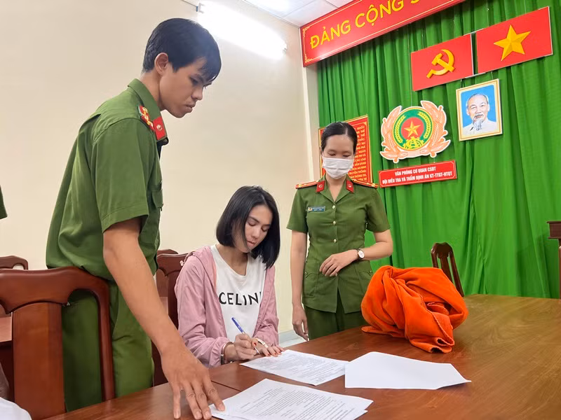 Hình ảnh Ngọc Trinh khi bị bắt tạm giam. Ảnh: Công An TP HCM.