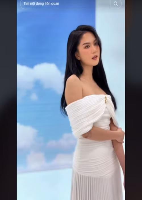 Chân dài gốc Trà Vinh khoe vai trần.