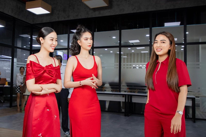 Nữ người mẫu được trở về nhà sau hơn 3 tháng bị tạm giam và hưởng án treo vào đúng dịp Tết.