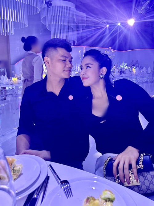 Lê Phương có một người chồng rất tâm lý. Dịp lễ 8/3, 20/10 hay sinh nhật, Trung Kiên luôn dành cho vợ những món quà đầy ý nghĩa. Khi Lê Phương bị chê vóc dáng hậu sinh con gái thứ hai, Trung Kiên bênh vực vợ.