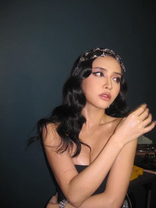 Cô không muốn nhận mình là người có lỗi nên trốn tránh.