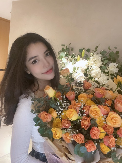 “Mình nghĩ người ta cũng chẳng bất ngờ gì nhưng mình tin mình đã để lại nỗi thất vọng rất lớn trong lòng người đấy. Còn bản thân mình đưa mình vào tình thế mình có lỗi, tận thời điểm này, mình vẫn thấy rất ân hận”, cô kể.