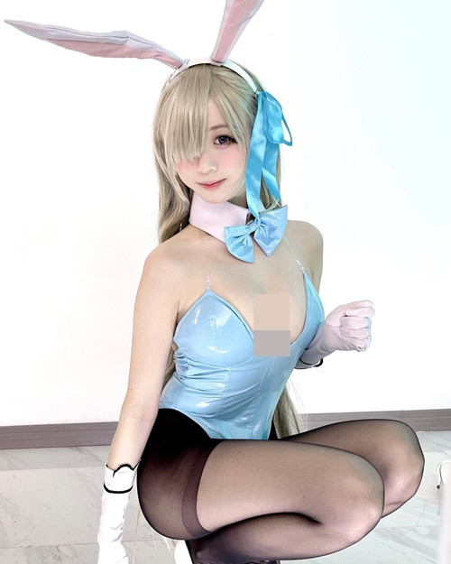 “Nữ thần truyện tranh” hoá thân thành nàng thỏ gợi cảm.