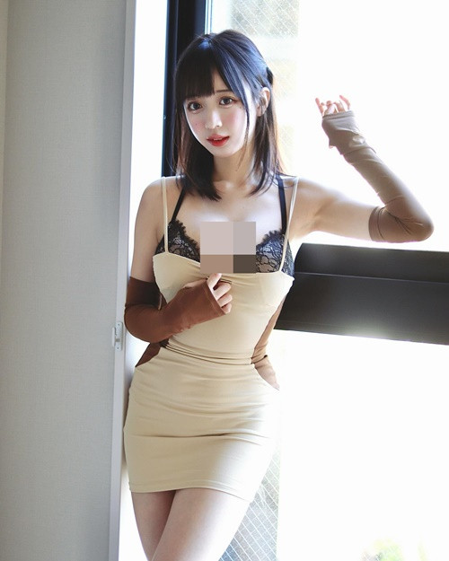 Cô nàng không có chiều cao người mẫu nhưng vóc dáng vẫn thu hút nhiều người.