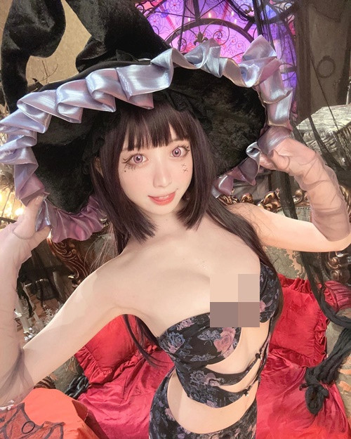 Hot girl xinh đẹp ăn mặc ngày càng táo bạo.