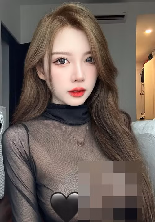 Hot girl xinh đẹp bị chỉ trích mặc quá hở hang khi đăng tải hình ảnh diện áo xuyên thấu, "thả rông" vòng một.