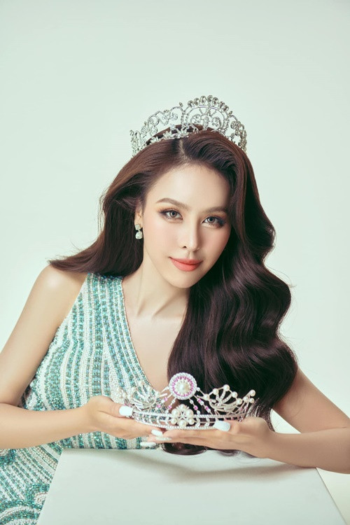 Á hậu Ngọc Hằng cũng là mỹ nhân Việt ăn chay trường. Cô chia sẻ trên Tiền Phong, việc ăn chay không ảnh hưởng đến chất lượng tập luyện, ngược lại giúp cô duy trì lối sống lành mạnh, cải thiện vóc dáng và tăng cường sức khỏe.