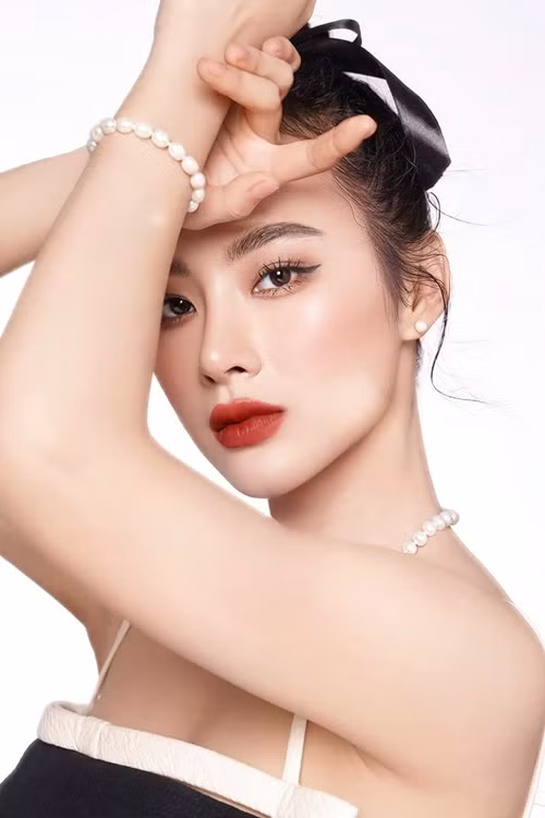 Ăn chay trong nhiều năm, Angela Phương Trinh duy trì được sự tươi trẻ cho làn da và vóc dáng.