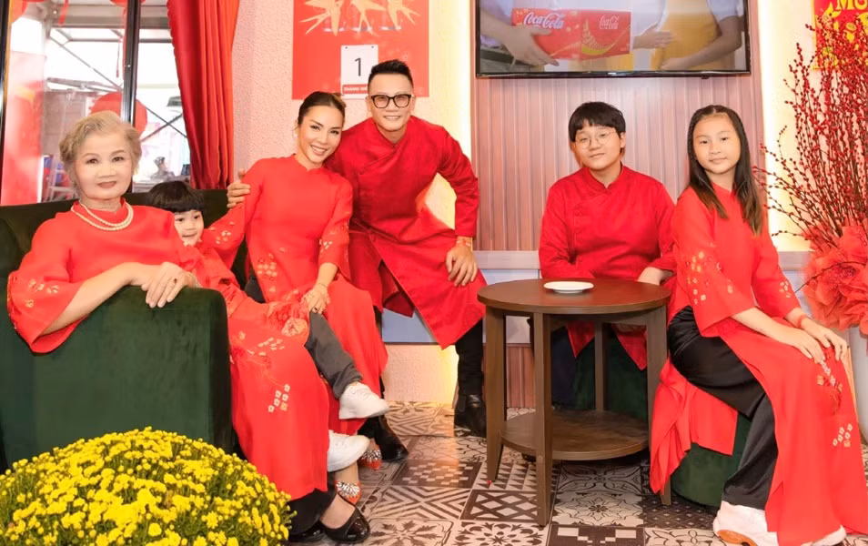 Mọi năm, Tê Giác đón Tết cùng gia đình tại Việt Nam. Ảnh: FBNV.