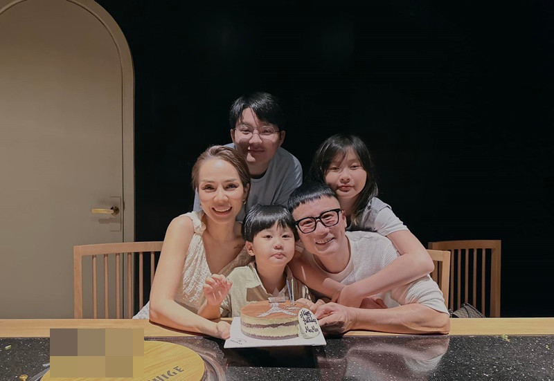 Tê Giác ra dáng thanh niên sau 10 năm rời chương trình Bố ơi, mình đi đâu thế. Ảnh: FBNV.